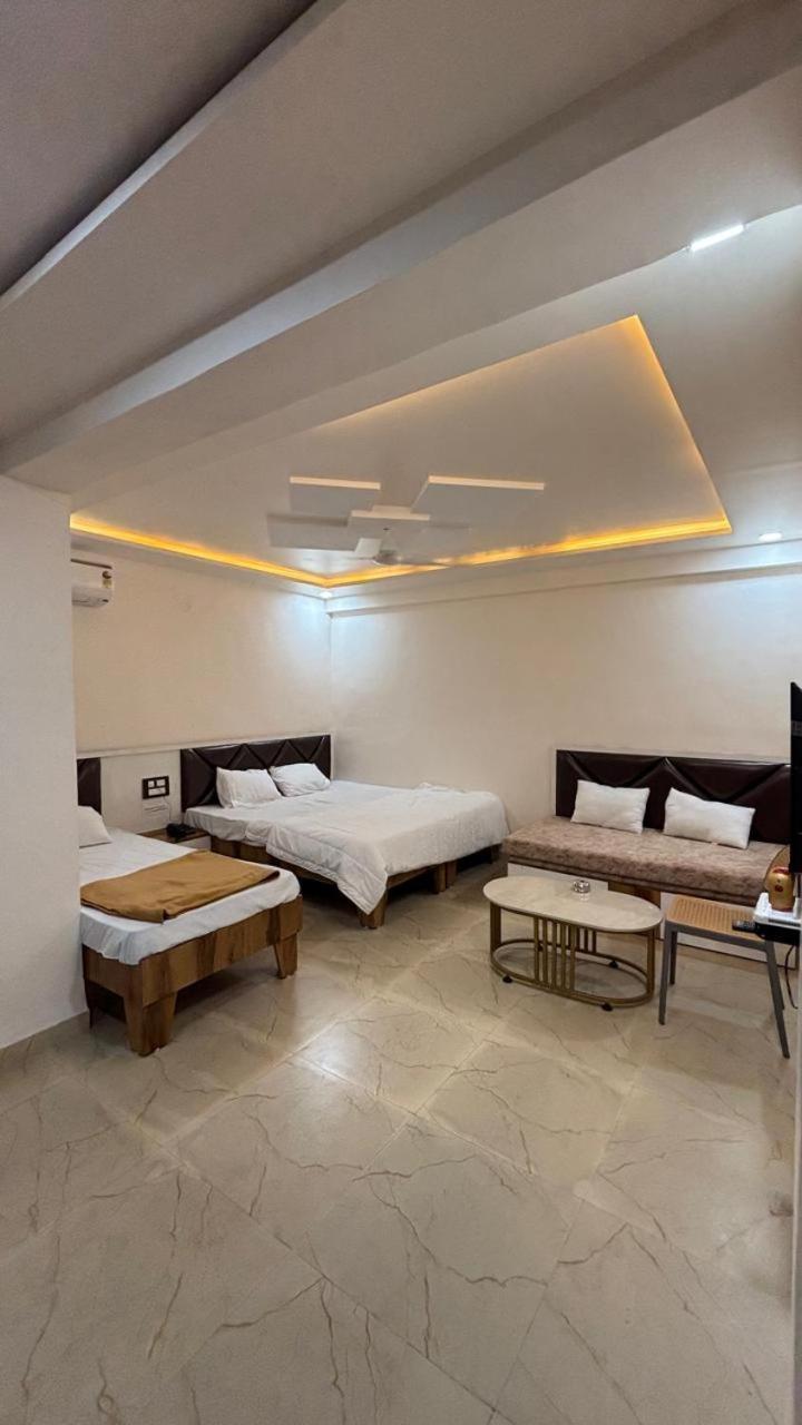 Royal Pure Veg Restaurant And Lodging Hotel Ambegaon Exterior foto