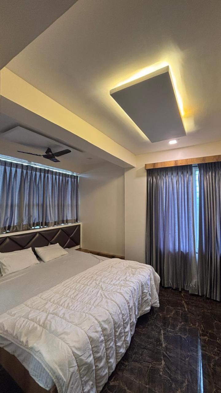 Royal Pure Veg Restaurant And Lodging Hotel Ambegaon Exterior foto